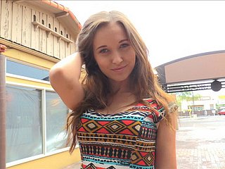 Round-ass Teen Babe ist zu Suspicion mit ihrer Pussy immer bereit!