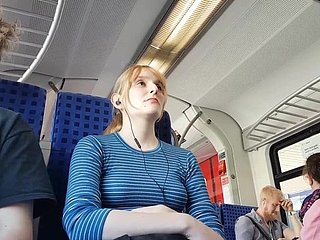 Хорошая блондинка в поезде
