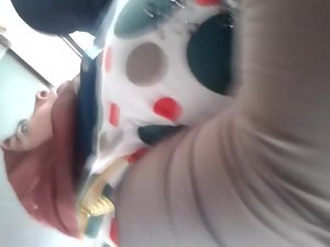 шпионские камеры (19) близко к ее tites 2