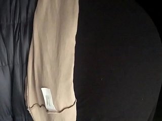 Soy una puta. Follo underbrush un desconocido en cámara oculta.
