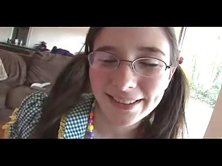 chica yo-yo con buenas tetas y pezones follada