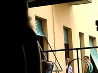 Finestra Dickflash per 2 Neighbour ragazze Esibizionisti 2