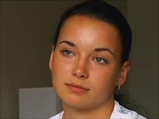 รัสเซีย 19yo แม็กกี้ - การหล่อ 2002