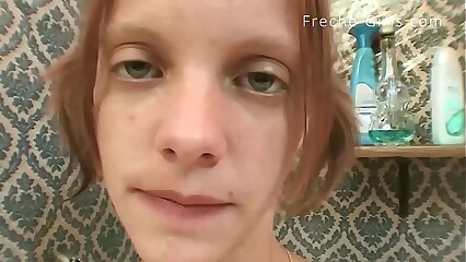 Hübsche heisse camel toe der Teeny wartet weit geöffnet von fetten steifen durch